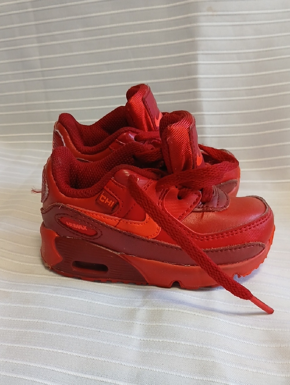Nike Kids Red Low-Top Sneakers